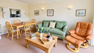 Orchard Cottage - Walking distance of the river, charming sunny patio, quiet location - 6