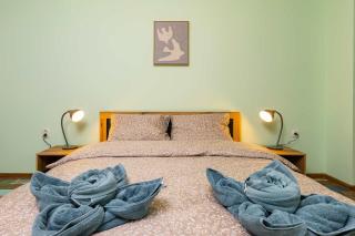 Blue & Bloom - 2BR Near Old Town by Flat Manаger - 8