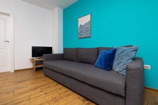 Blue & Bloom - 2BR Near Old Town by Flat Manаger - 3