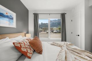 Chic MTN 1BR Haven | Hot Tub Access + Near Banff! - 1