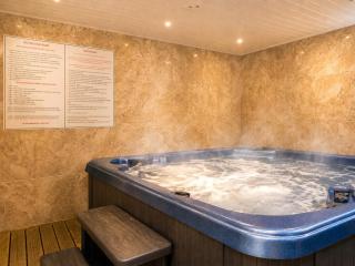 Scarborough Stays - Luxury Townhouse Ideal for large groups - HOT TUB - 1