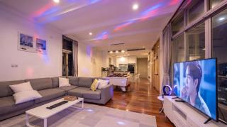Luxury 4-Bedroom Pool Villa 3-Storey Walk to Jomtien Beach - 1
