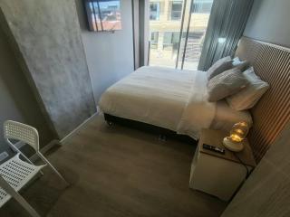 Cozy Executive Haven, Elegant & Fully Equipped - 6