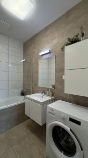 Balcony with views Modern apartment free parking - 9