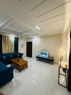 Luxury Urban Escape 1BHK Near Lyallpur Galleria - 0