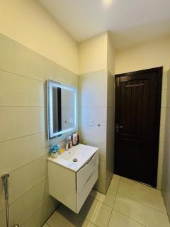 Luxury Urban Escape 1BHK Near Lyallpur Galleria - 6
