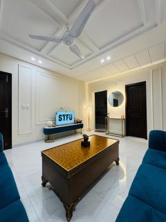 Luxury Urban Escape 1BHK Near Lyallpur Galleria - 2
