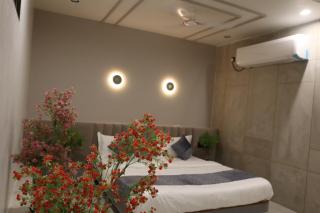 Hotel Way Wait - 2
