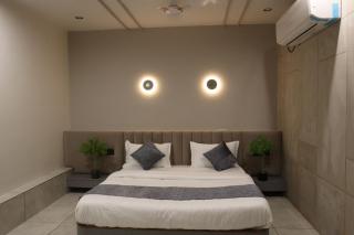 Hotel Way Wait - 1