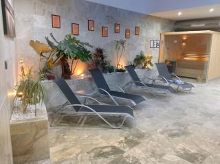 Oasis Beach Sunscape Penthouse, Private rooftop and resort spa by OYOOSTAYS - 5