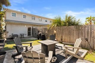 Beach Bungalow Gulf Views, Steps to Beach, Near Schooner's, Dog Friendly - 7