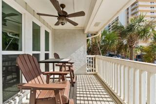 Beach Bungalow Gulf Views, Steps to Beach, Near Schooner's, Dog Friendly - 3
