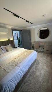 Aparthotel with bedroom and living room - 7