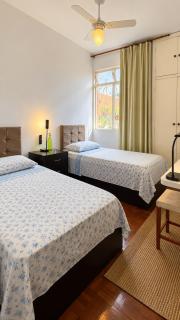 Quarto confortável e sereno com duas camas de solteiro - 9