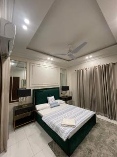 Luxury 2BR Apartments Faisalabad - 9