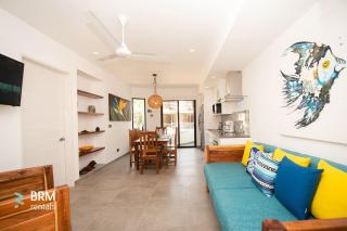Secure vibrant modern condo sleeps 5 elevator 2 br 3ba walk to shops restaurants - 4