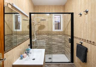 Casa Soto -Ubicacion privilegiada-Aparcamiento en tu puerta y acceso rapido a Servicios- Playas y Lugares de Interes- Netflix-Disney Plus-Prime-Full Sports TV - 6