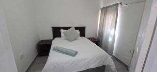 5min Walk from Grove mall - 0