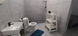 5min Walk from Grove mall - 7