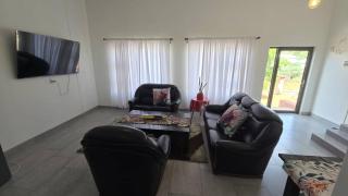5min Walk from Grove mall - 4