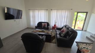 5min Walk from Grove mall - 1