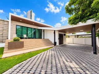 Movenpick Pool Villa by Hello Pattaya - 1