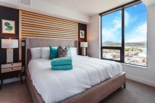 Modern Downtown Retreat with Lake Views - 9