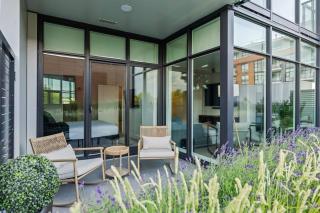 Beachside Stay in Kelowna Pool, Gym & Sauna - 9