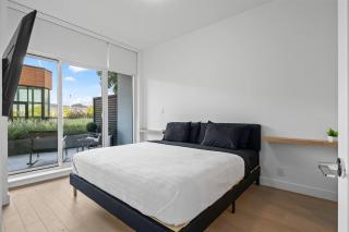 Beachside Stay in Kelowna Pool, Gym & Sauna - 7