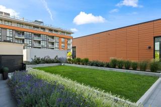 Beachside Stay in Kelowna Pool, Gym & Sauna - 4