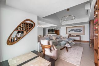 Luxurious Oceanfront Apartment 4 Bedrooms & Amenities - 1
