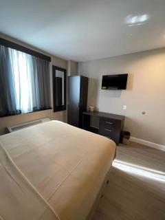 Royal Hotel Bronx - 1
