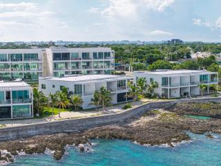 Spacious Waterside Condo Garden Pool & Hot Tub - 4