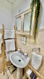 Champagne & Co - Paarl - Self Catering Apartment - 9