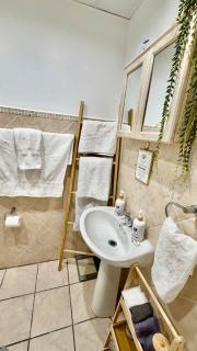 Champagne & Co - Paarl - Self Catering Apartment - 2