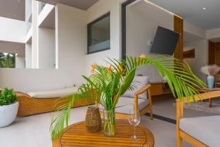 Oceanfront 1BR condo with pool, gym, AC, and balcony - 6