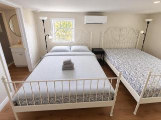 Bright Ensuite Room with 2 Queen Beds-3A - 7