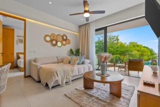 Oceanfront 1BR condo with pool, gym, AC, and balcony - 2