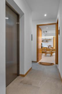 Oceanfront 1BR condo with pool, gym, AC, and balcony - 5
