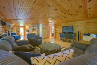 Diamond Lake Waterfront Cabin w/ Deck + Dock! - 3