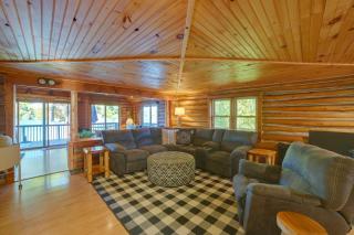 Diamond Lake Waterfront Cabin w/ Deck + Dock! - 4