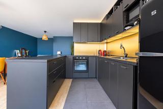 Modern Spacious flat with Terrace, Parking near Metro - 5