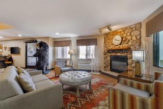 Best Western Plus Deer Park Hotel and Suites - 8