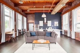 Jennifer's Historic Riverfront Loft City Views - 0