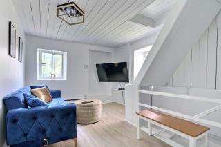Cozy 2BR - 2 King Beds & 2 Parking - 8min to Old Town - 5