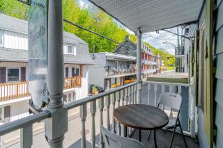 Old-Time Charm - 12 Guests - Billiards & Hot Tub - 6