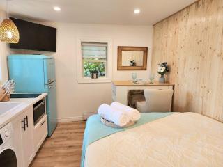 Boho Chic Tiny House - Hot Tub EV Chrger & Parking - 5