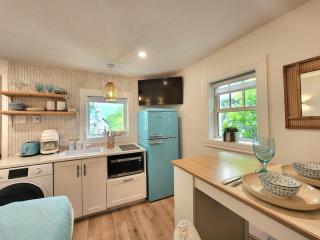 Boho Chic Tiny House - Hot Tub EV Chrger & Parking - 1