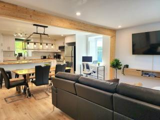 The Coziest - Hot Tub - EV Chrger & Free Parking - 5