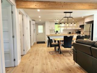 The Coziest - Hot Tub - EV Chrger & Free Parking - 2